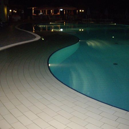 Ninos On The Beach Hotel 로다 외부 사진