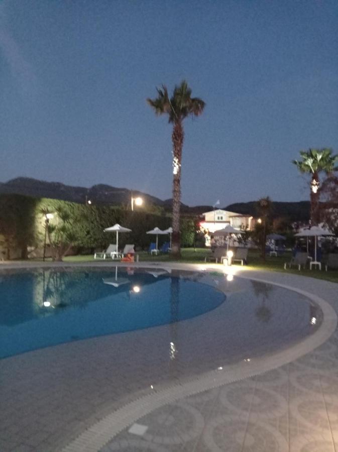 Ninos On The Beach Hotel 로다 외부 사진
