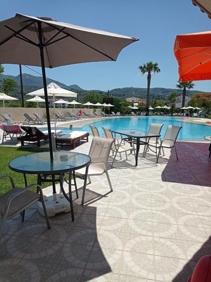 Ninos On The Beach Hotel 로다 외부 사진