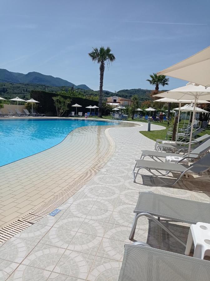 Ninos On The Beach Hotel 로다 외부 사진