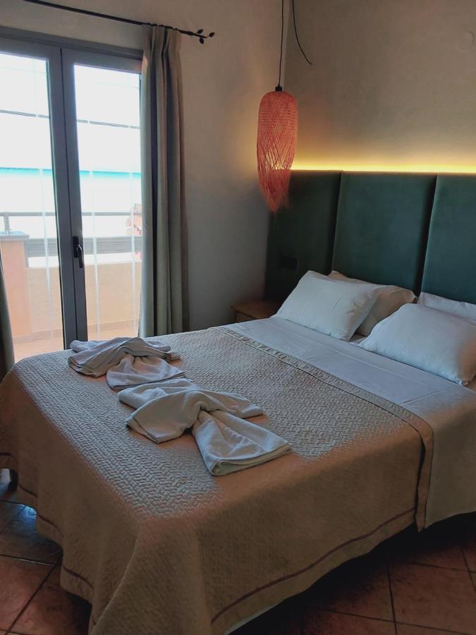 Ninos On The Beach Hotel 로다 외부 사진