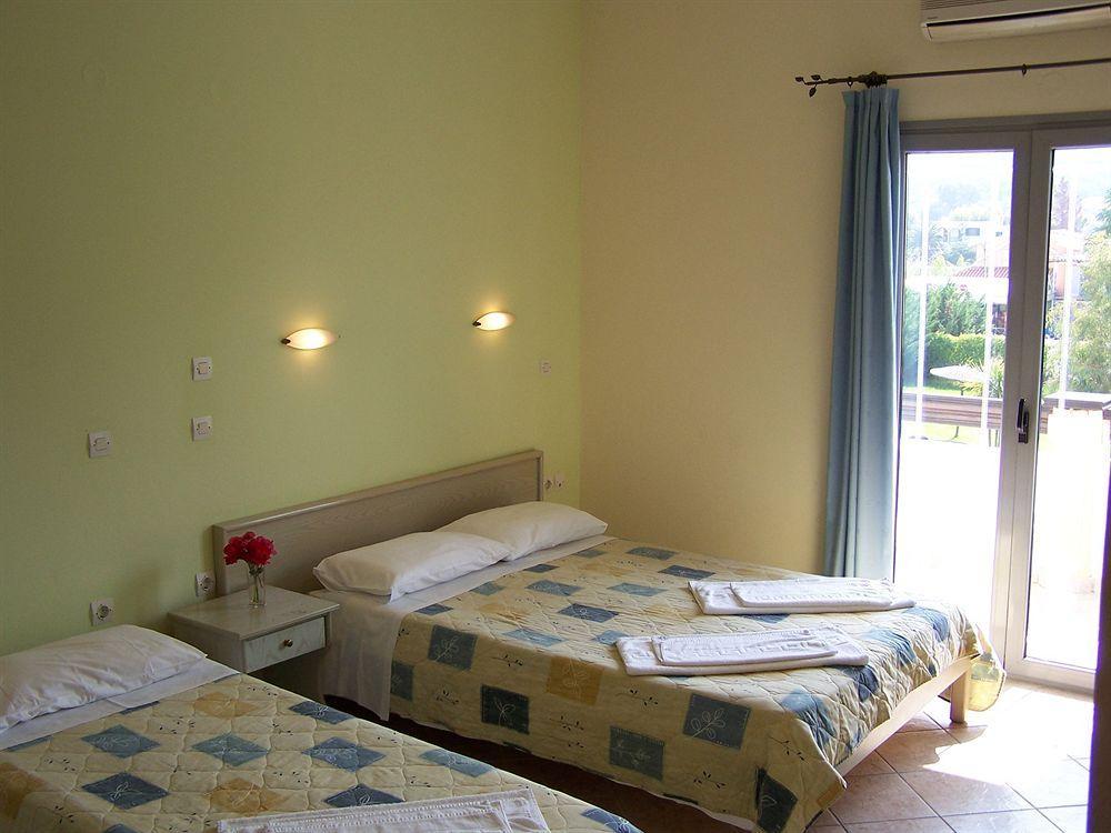 Ninos On The Beach Hotel 로다 외부 사진