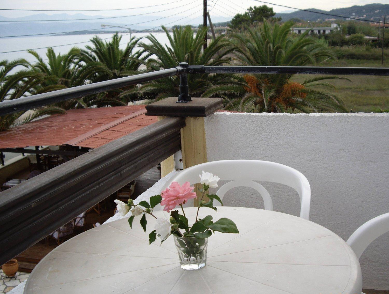 Ninos On The Beach Hotel 로다 외부 사진