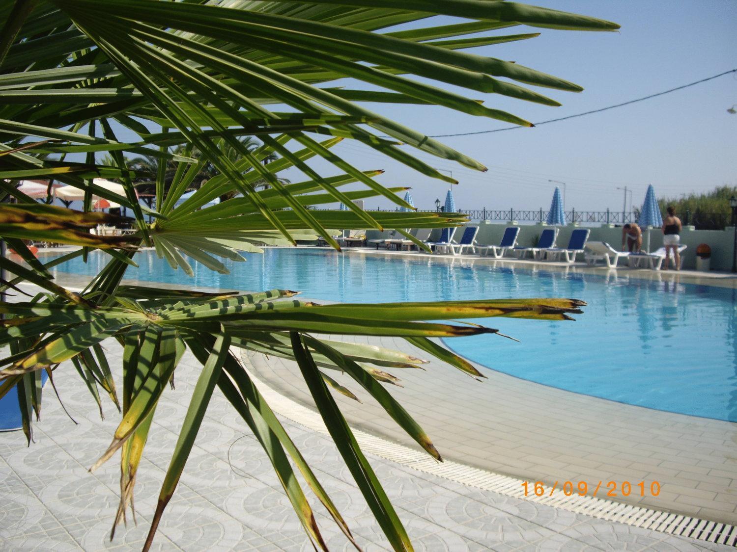 Ninos On The Beach Hotel 로다 외부 사진