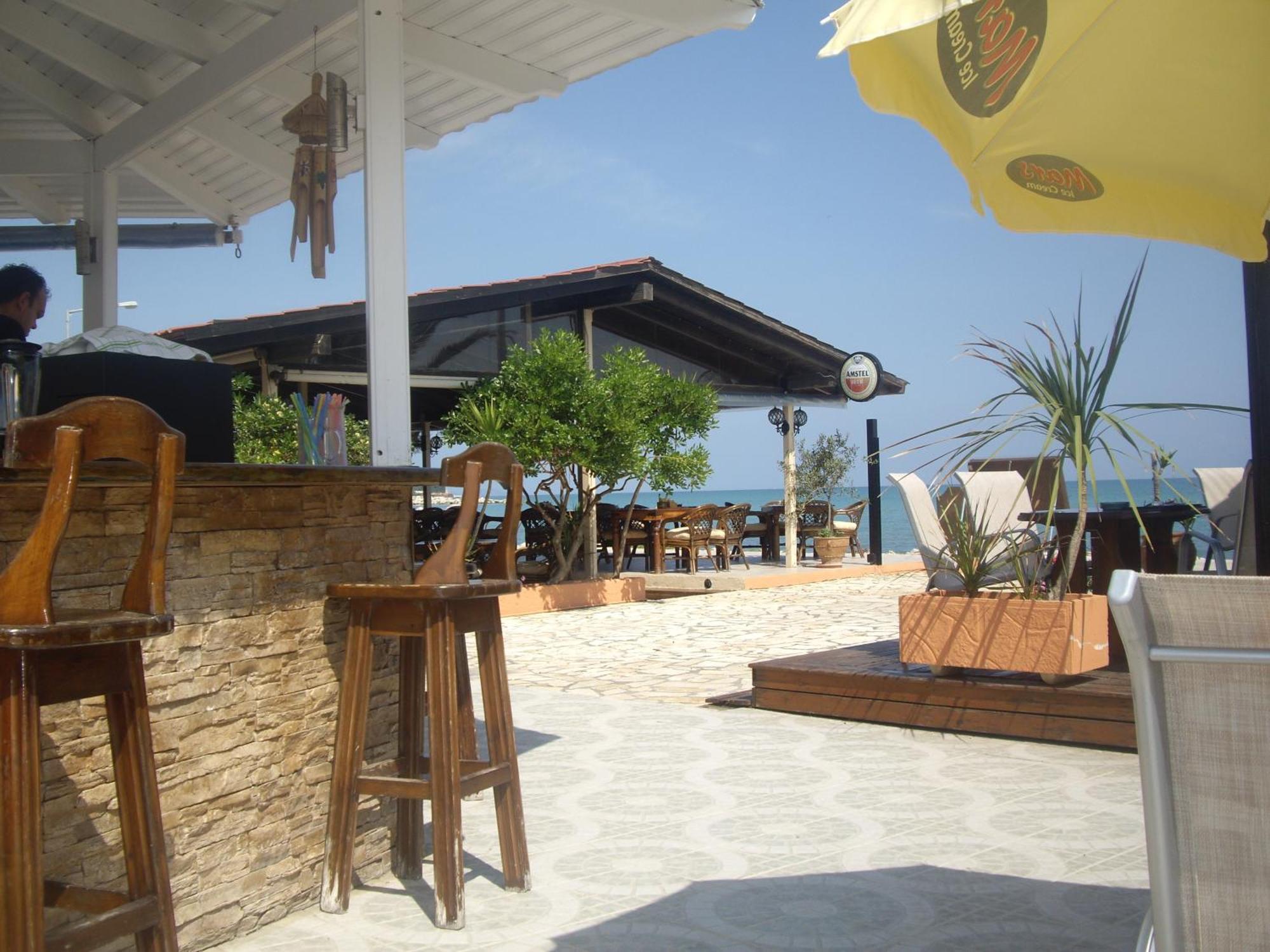 Ninos On The Beach Hotel 로다 외부 사진
