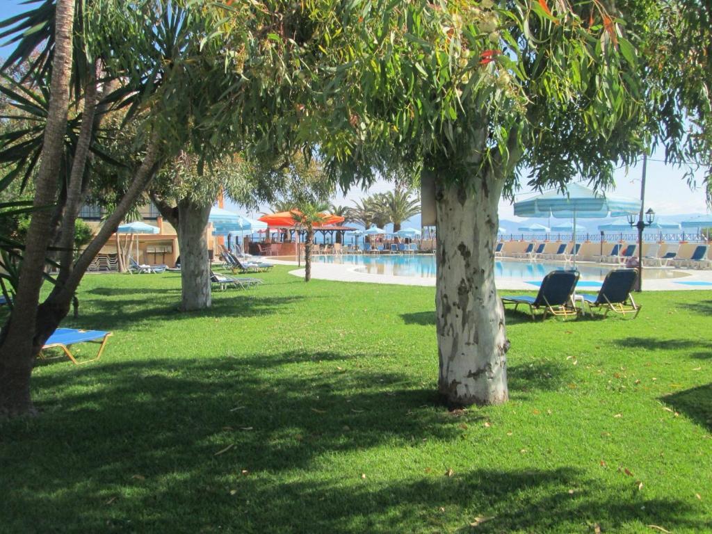 Ninos On The Beach Hotel 로다 외부 사진