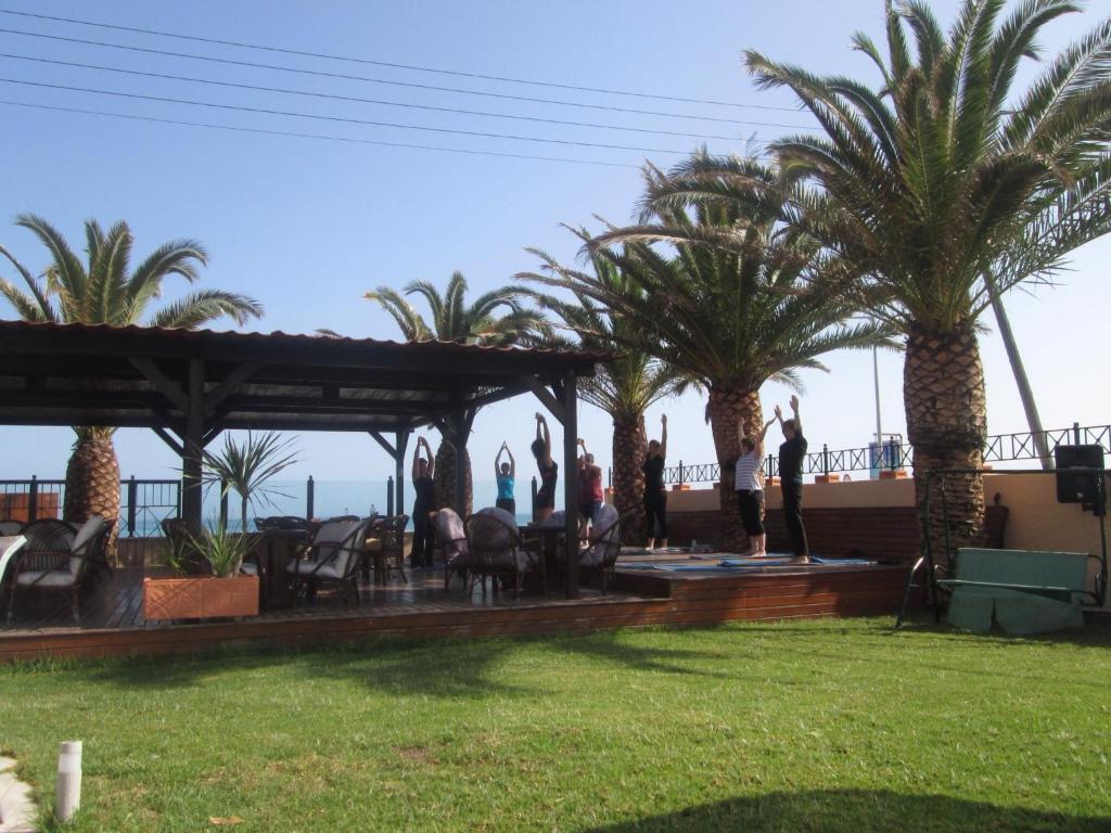 Ninos On The Beach Hotel 로다 외부 사진