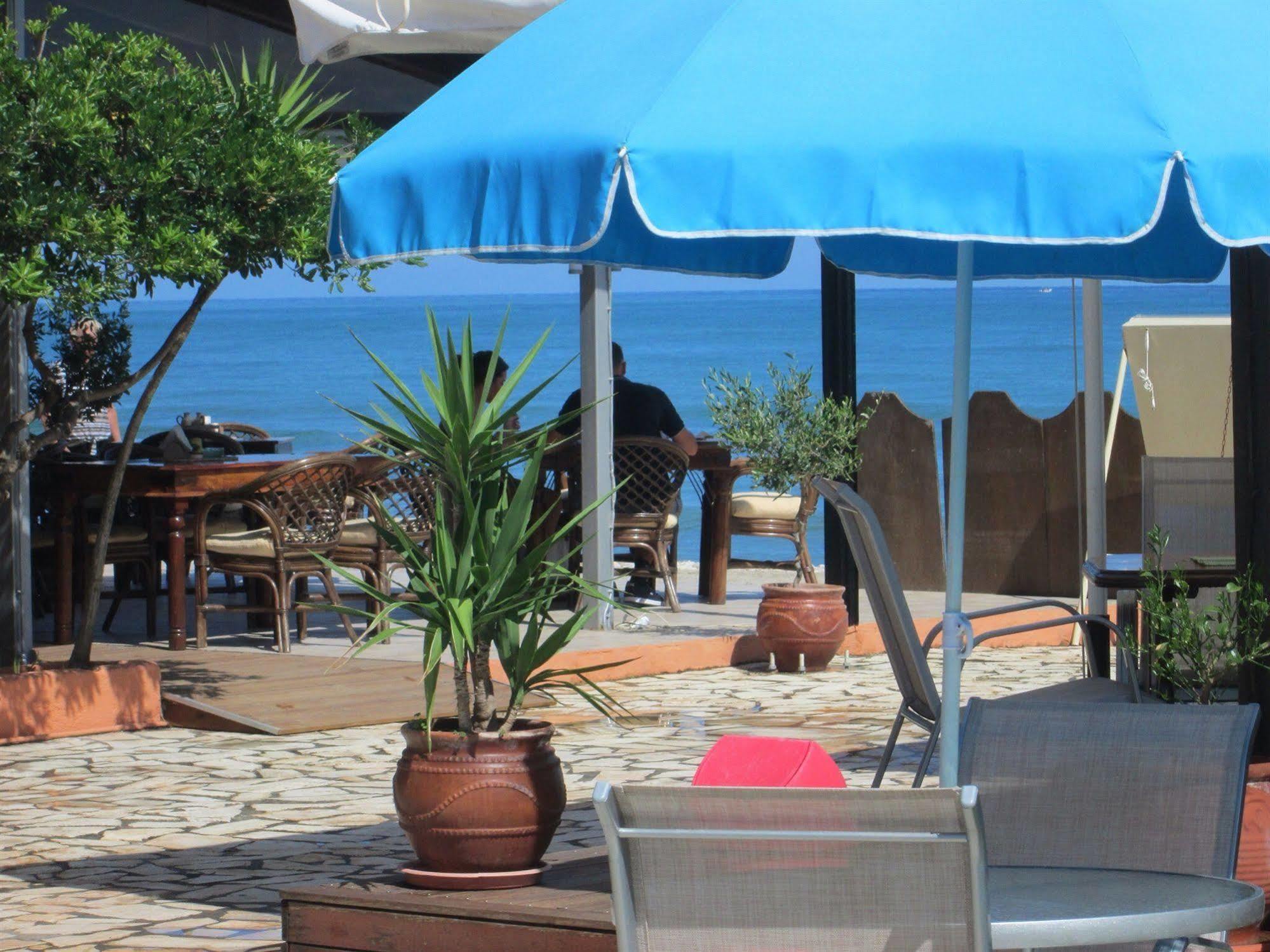 Ninos On The Beach Hotel 로다 외부 사진