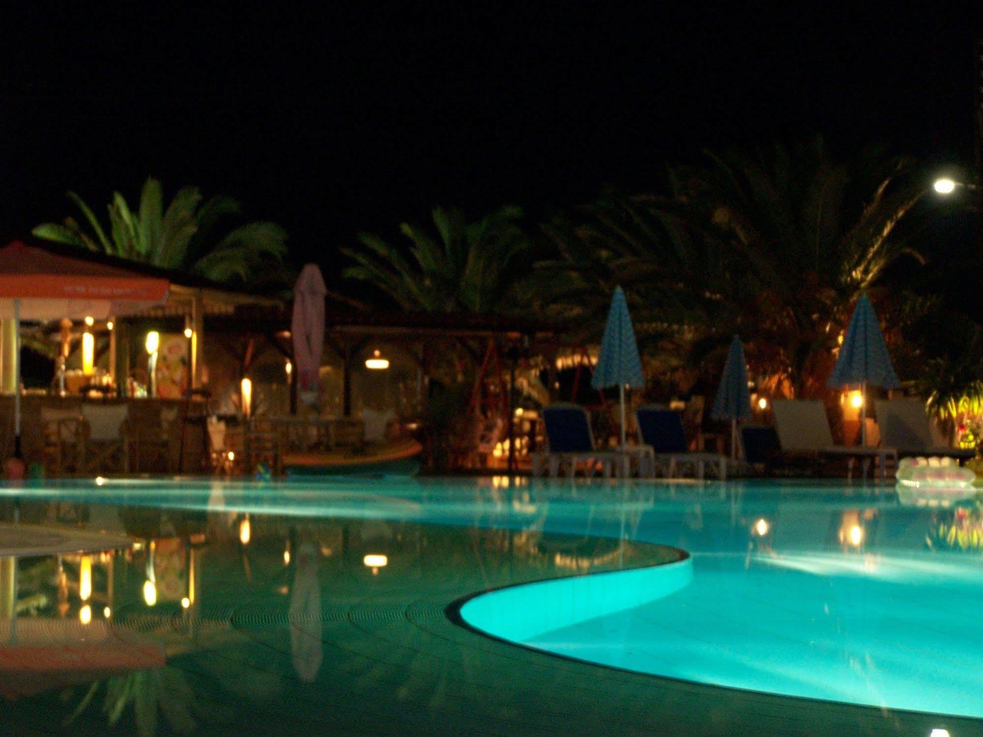 Ninos On The Beach Hotel 로다 외부 사진