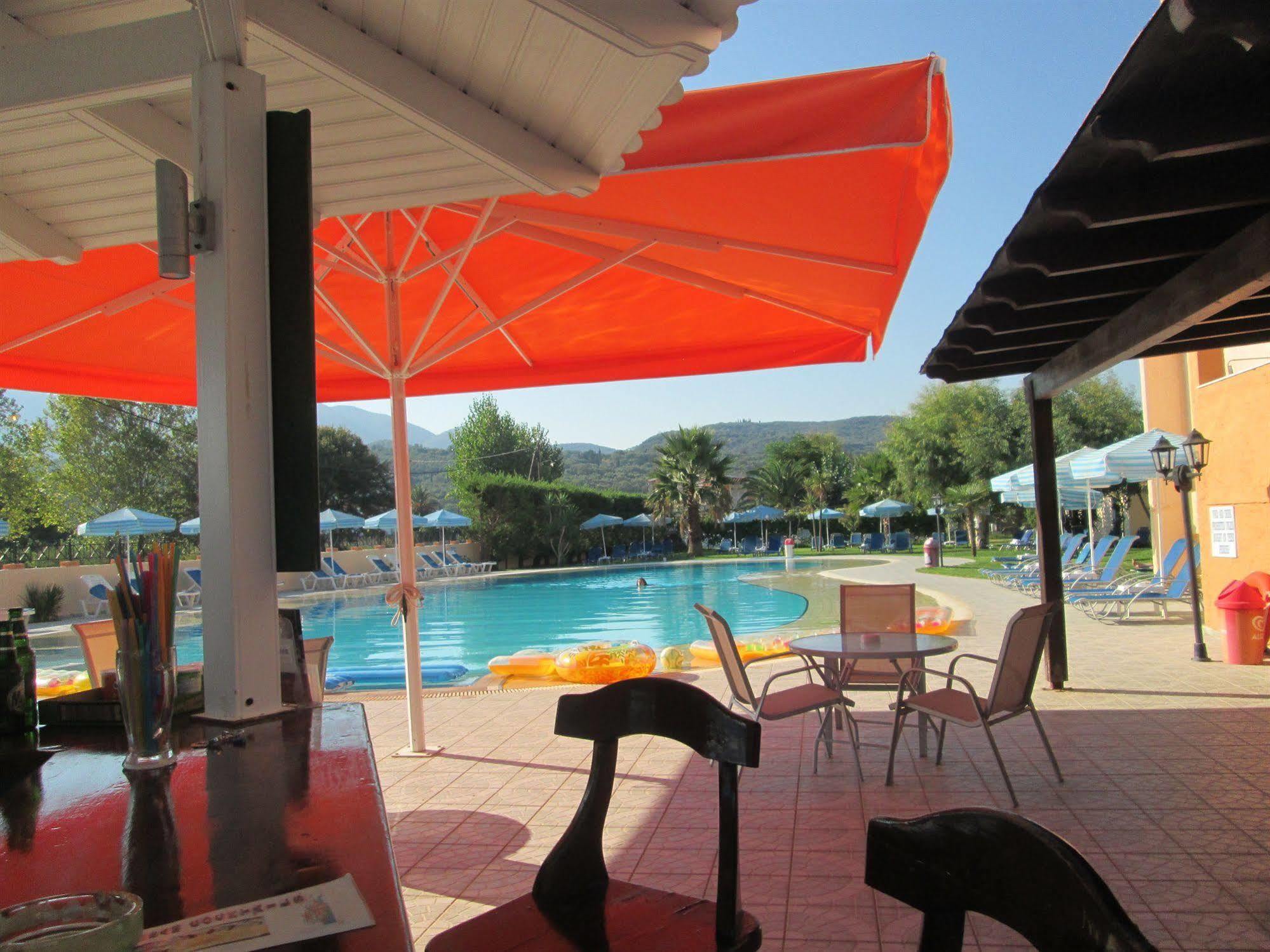 Ninos On The Beach Hotel 로다 외부 사진